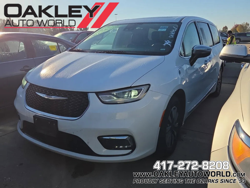 Used 2023 Chrysler Pacifica Limited FWD image 1