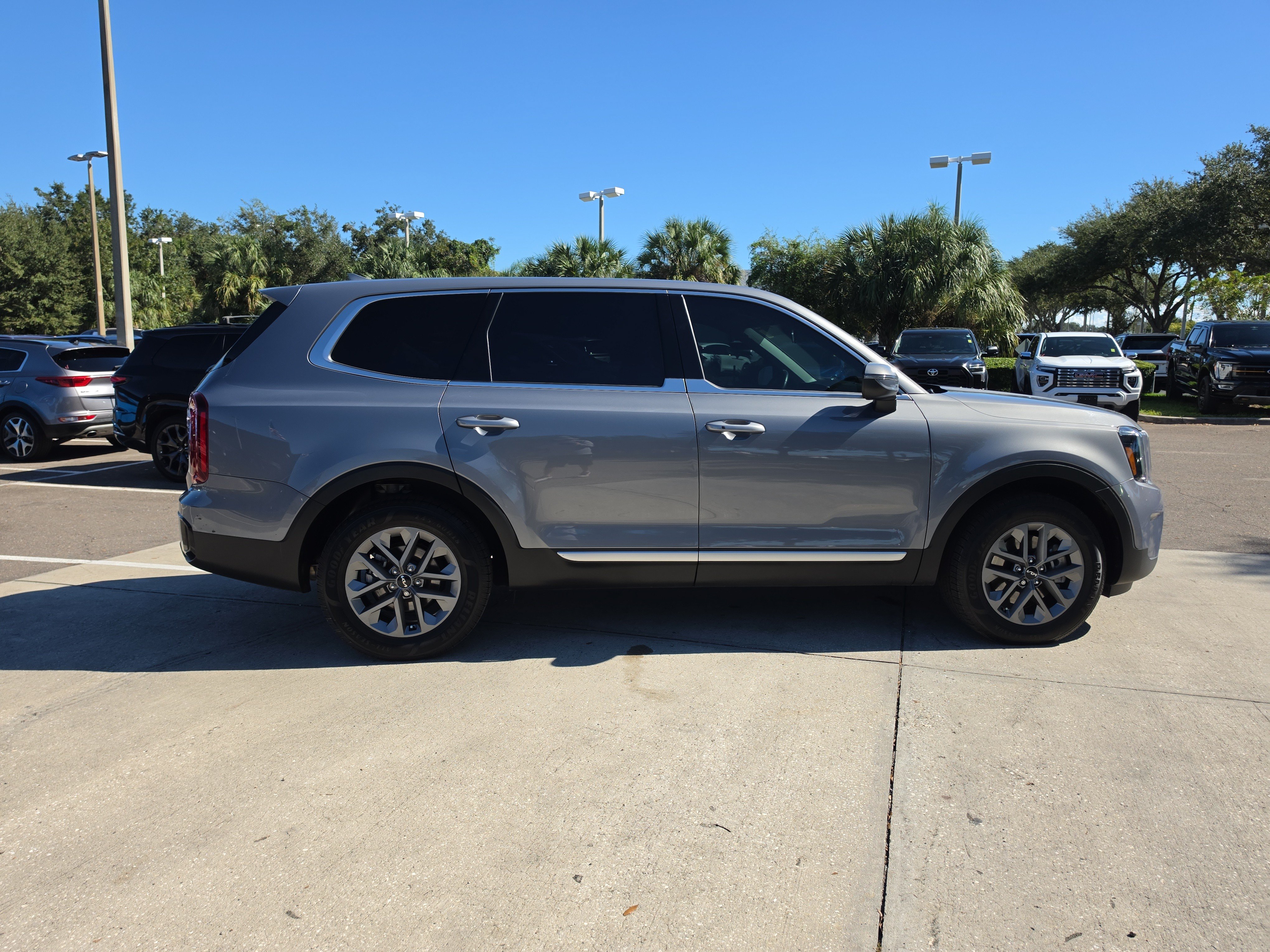 Certified 2023 Kia Telluride LX FWD image 9