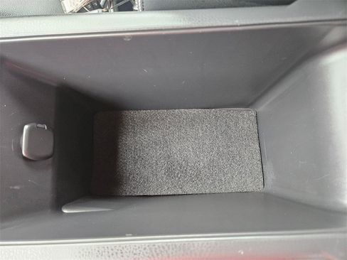 Used 2025 Toyota Camry SE image 30