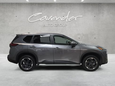 Used 2025 Nissan Rogue SV FWD image 17