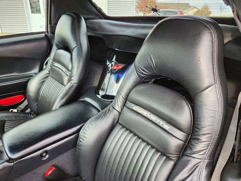 Used 2001 Chevrolet Corvette Convertible w/ Preferred Equipment Group2 image 11