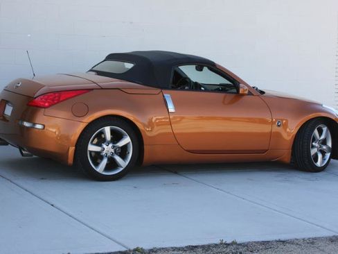 Used 2006 Nissan 350Z Touring RWD image 9
