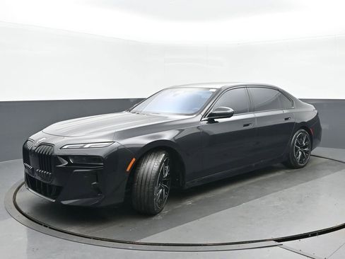 Used 2023 BMW 760i xDrive 760i xDrive w/ Luxury Rear Seating Package image 7