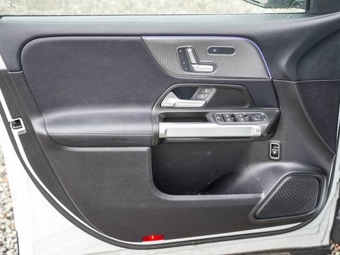 Used 2021 Mercedes-Benz GLB 250 4MATIC image 19