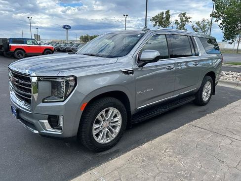 Used 2023 GMC Yukon XL SLT AWD/4WD image 4