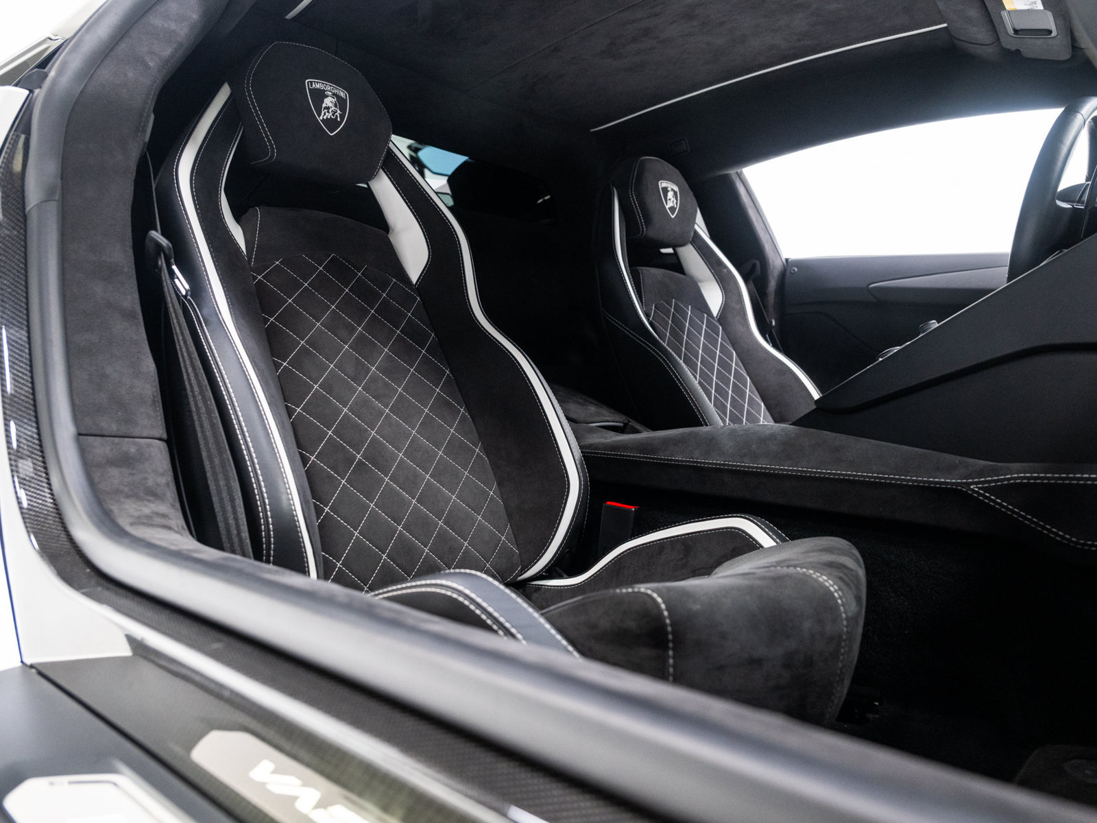 Used 2018 Lamborghini Aventador S AWD/4WD image 53