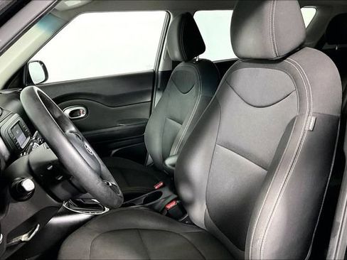 Used 2019 Kia Soul FWD image 28
