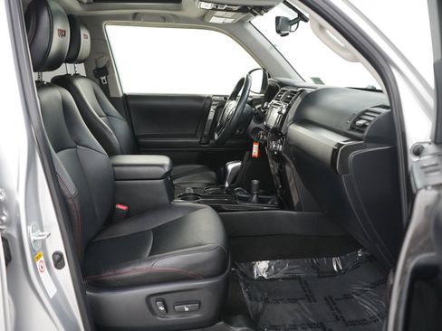 Used 2018 Toyota 4Runner TRD Off-Road Premium AWD/4WD image 11