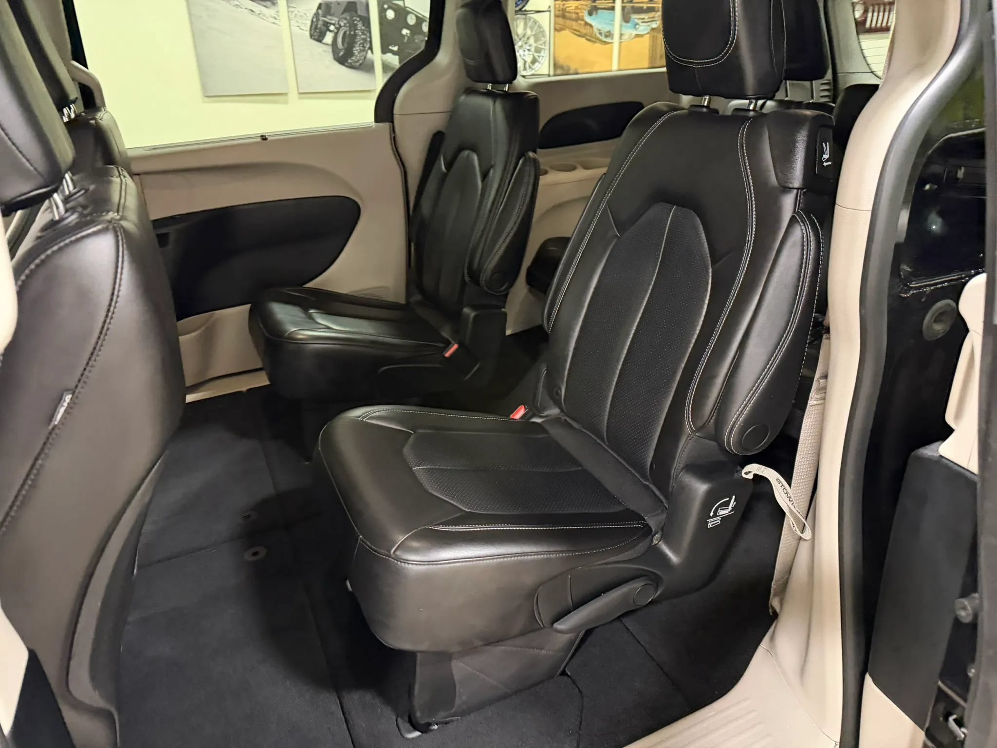 Used 2023 Chrysler Pacifica Touring-L FWD image 35