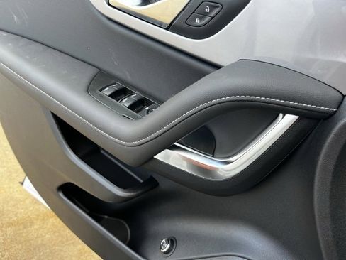 New 2025 Chevrolet Blazer LT w/ Convenience Package image 30