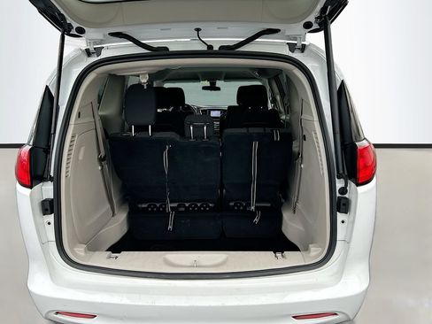 Used 2022 Chrysler Voyager LX FWD image 25