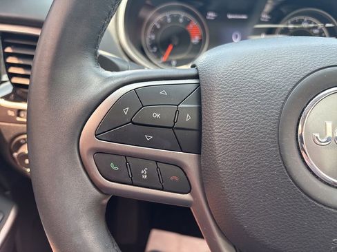 Used 2019 Jeep Cherokee Overland AWD/4WD image 60