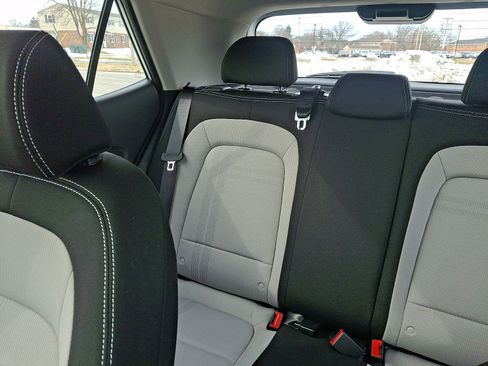 Certified 2025 Hyundai Venue SEL image 18