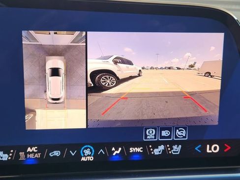 New 2026 Chevrolet Equinox EV LT w/ Convenience Package II FWD image 15
