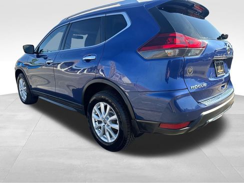 Used 2018 Nissan Rogue SV AWD/4WD image 3