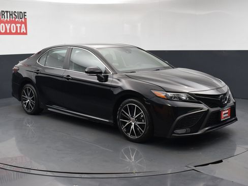 Used 2024 Toyota Camry SE AWD/4WD image 6