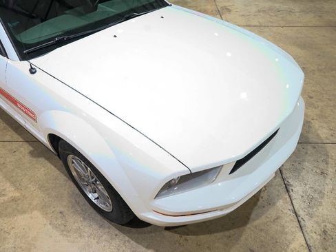 Used 2005 Ford Mustang Premium image 30