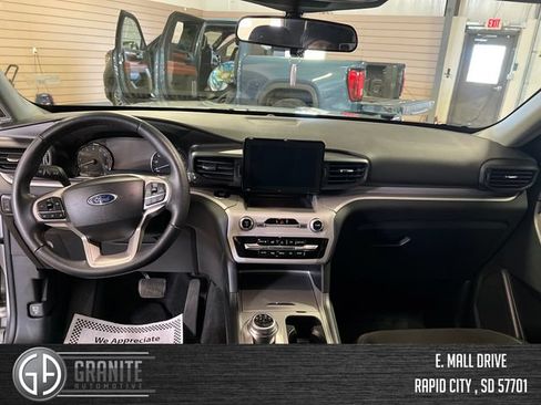 Used 2024 Ford Explorer XLT AWD/4WD image 21
