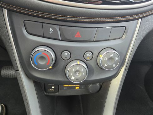 Used 2018 Chevrolet Trax LS image 23