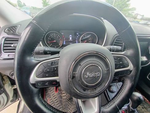 Used 2019 Jeep Compass Latitude AWD/4WD image 21