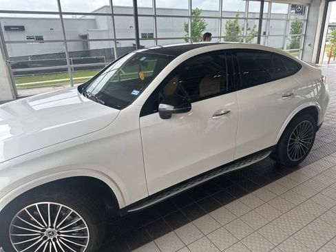 Used 2025 Mercedes-Benz GLC 300 4MATIC image 3