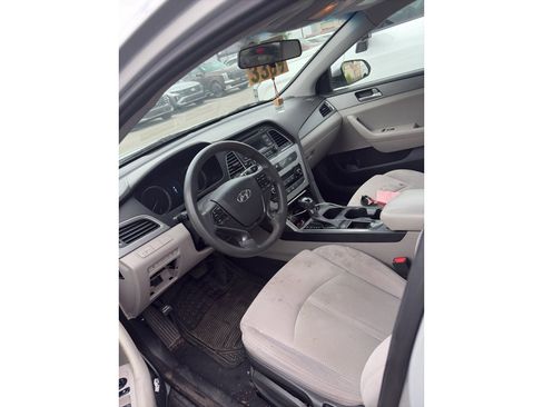Used 2015 Hyundai Sonata SE FWD image 2