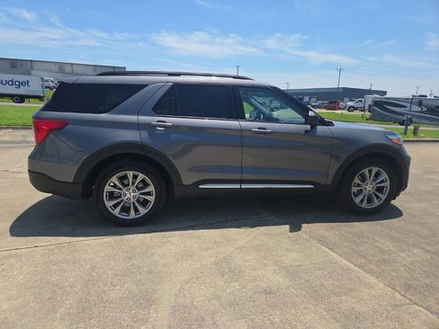 Used 2023 Ford Explorer XLT w/ Equipment Group 202A RWD image 9