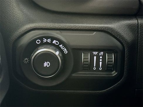 Used 2018 Jeep Wrangler Unlimited Sahara w/ Cold Weather Group image 10