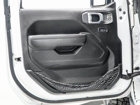 Used 2022 Jeep Wrangler Unlimited Rubicon AWD/4WD image 46