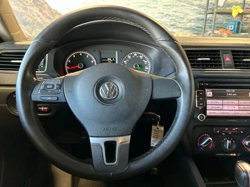 Used 2011 Volkswagen Jetta SE FWD image 6