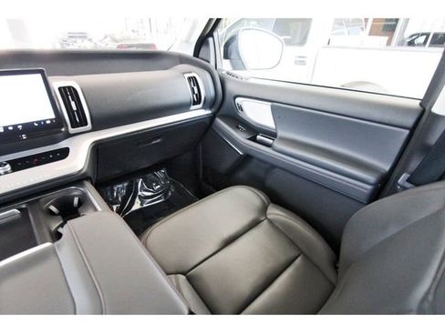 Used 2025 Ford Expedition Active AWD/4WD image 9