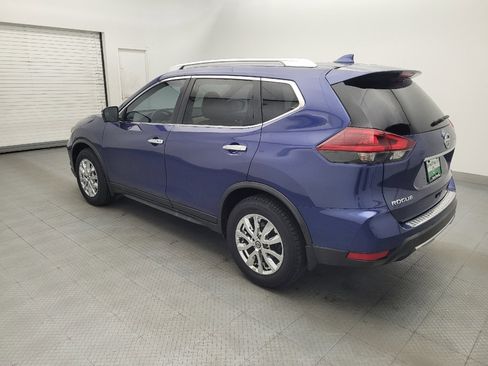 Used 2018 Nissan Rogue SV w/ Premium Package FWD image 3