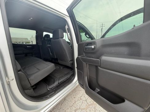Used 2019 Chevrolet Silverado 1500 Custom w/ Custom Value Package AWD/4WD image 17