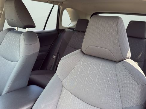 Used 2019 Toyota RAV4 XLE w/ Convenience Package FWD image 9