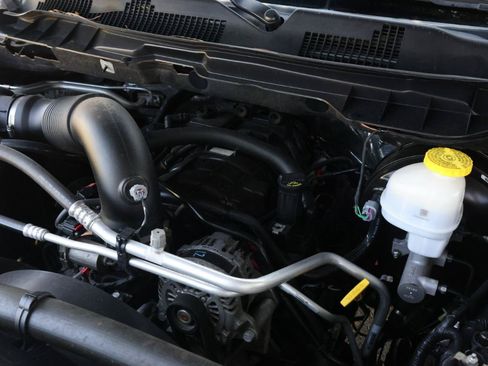 Used 2021 RAM 1500 Classic SLT AWD/4WD image 30