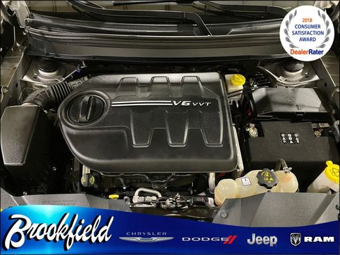 Used 2019 Jeep Cherokee Latitude Plus w/ Cold Weather Group AWD/4WD image 34