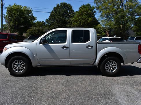 Used 2017 Nissan Frontier SV RWD image 3