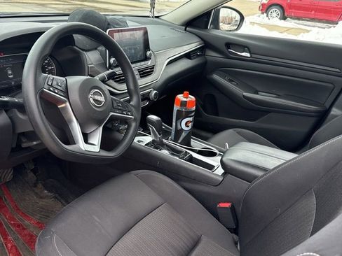Used 2024 Nissan Altima 2.5 SV image 8