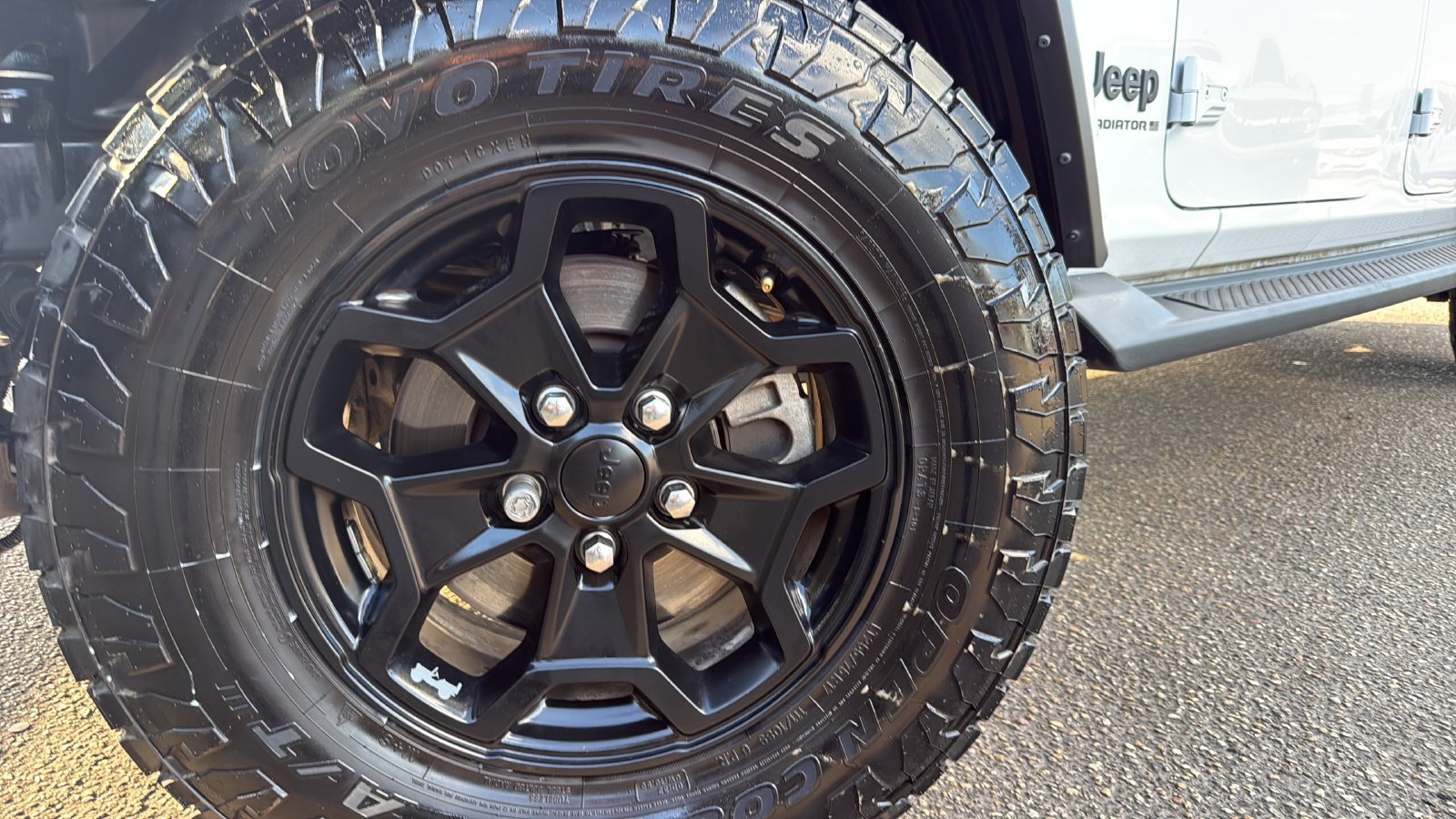 Used 2023 Jeep Gladiator Sport AWD/4WD image 27