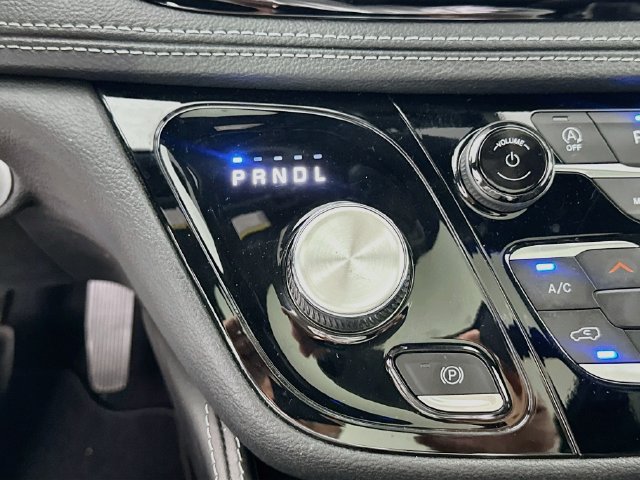 Used 2025 Chrysler Pacifica Limited FWD image 16