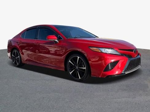 Used 2019 Toyota Camry XSE image 4
