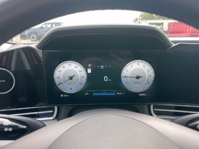 Used 2024 Hyundai Elantra Limited FWD image 9