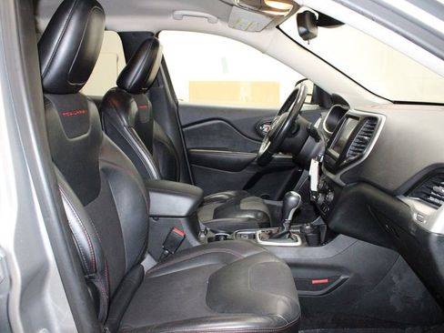 Used 2016 Jeep Cherokee Trailhawk image 13