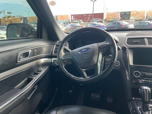 Used 2019 Ford Explorer XLT w/ Equipment Group 202A FWD image 18