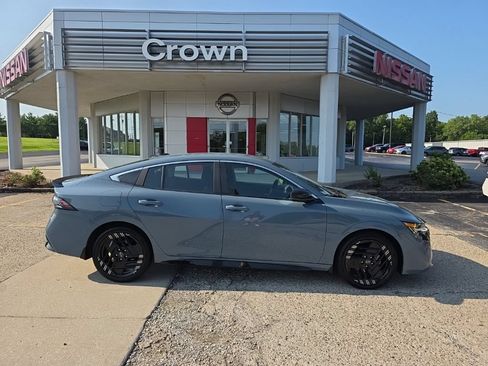 Used 2026 Nissan Sentra SR w/ Floor Mat Package FWD image 2