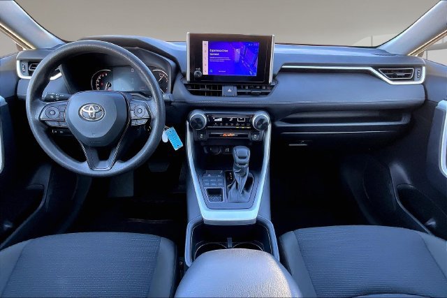 Used 2025 Toyota RAV4 LE AWD/4WD image 7