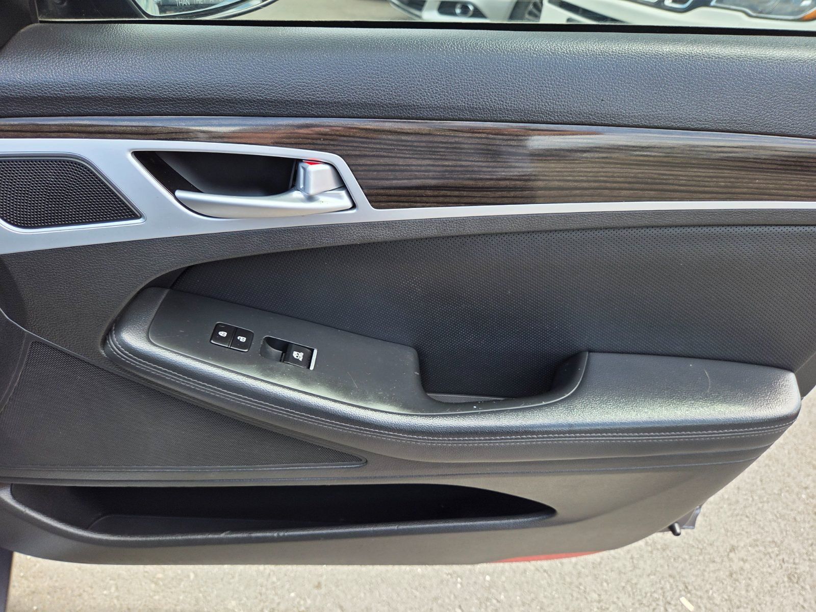 Used 2015 Hyundai Genesis 3.8 RWD image 12