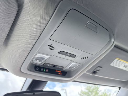 Used 2020 GMC Acadia SLT FWD image 25