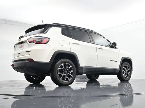 Used 2019 Jeep Compass Trailhawk w/ Popular Equipment Group AWD/4WD image 34