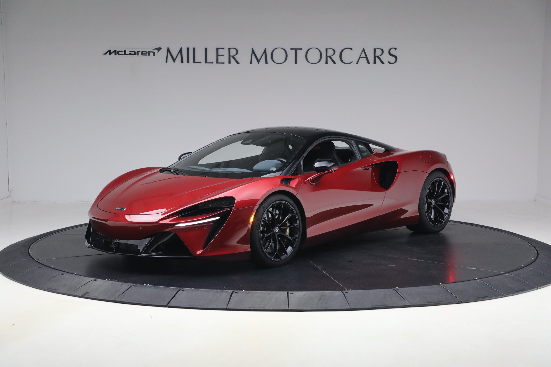 Used 2023 McLaren Artura RWD image 2